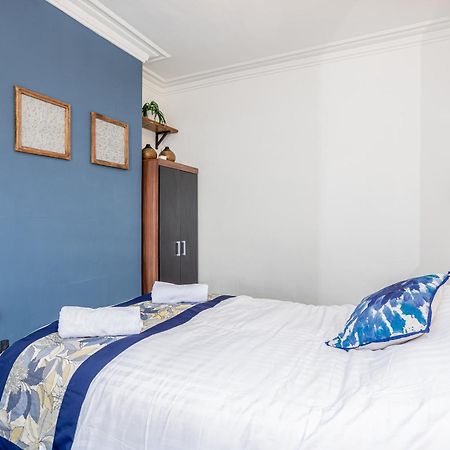 Coronation House By Yourstays - 3 Bedroom House In Newcastle-Under-Lyme Stoke-on-Trent Ngoại thất bức ảnh