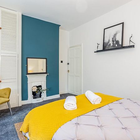 Coronation House By Yourstays - 3 Bedroom House In Newcastle-Under-Lyme Stoke-on-Trent Ngoại thất bức ảnh