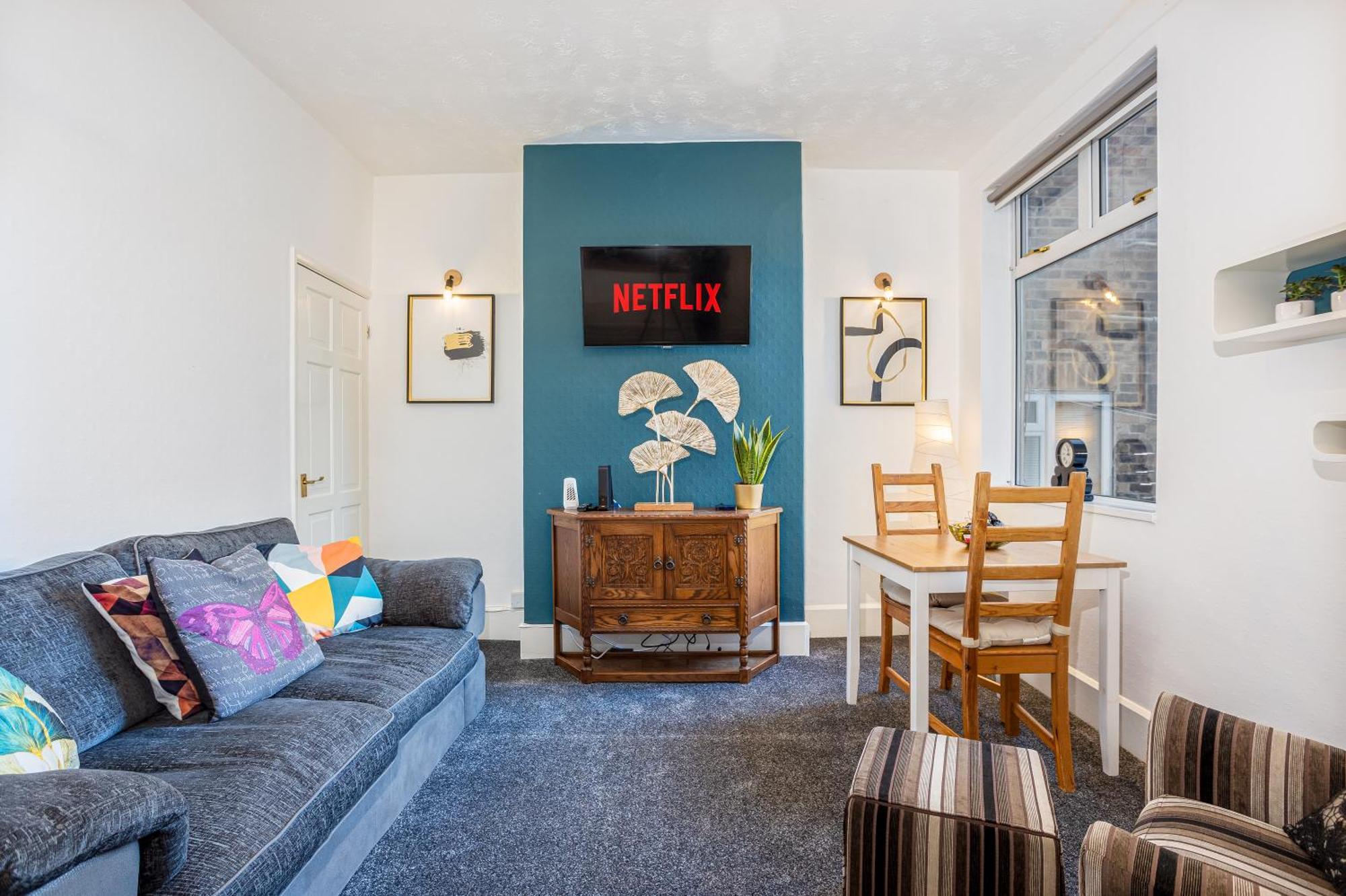 Coronation House By Yourstays - 3 Bedroom House In Newcastle-Under-Lyme Stoke-on-Trent Ngoại thất bức ảnh