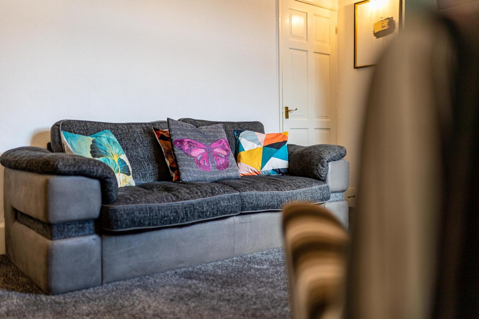 Coronation House By Yourstays - 3 Bedroom House In Newcastle-Under-Lyme Stoke-on-Trent Ngoại thất bức ảnh