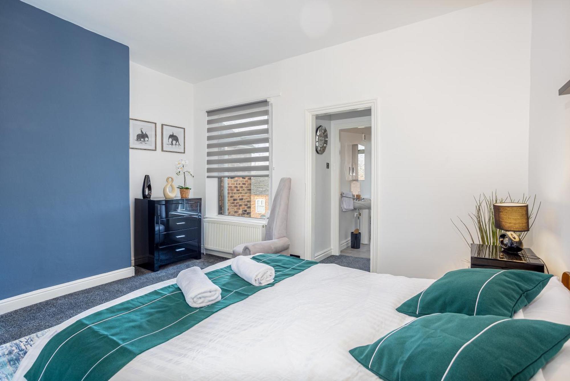 Coronation House By Yourstays - 3 Bedroom House In Newcastle-Under-Lyme Stoke-on-Trent Ngoại thất bức ảnh
