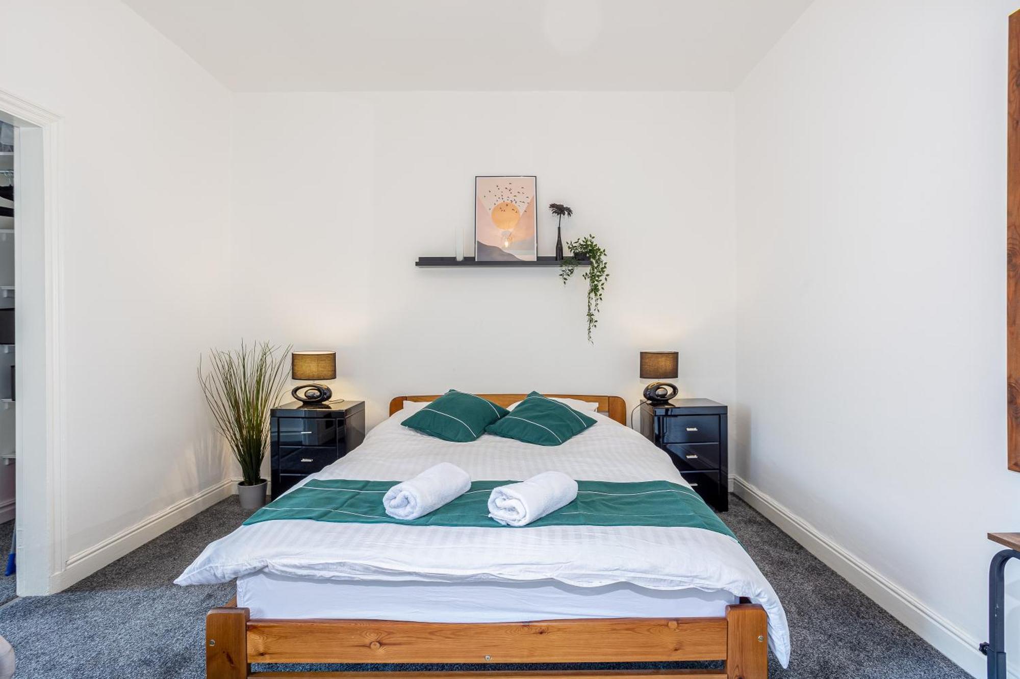 Coronation House By Yourstays - 3 Bedroom House In Newcastle-Under-Lyme Stoke-on-Trent Ngoại thất bức ảnh