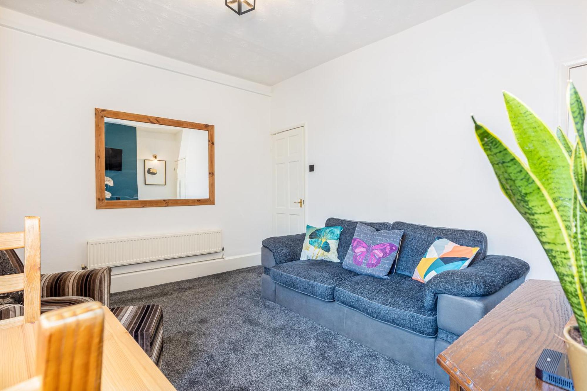 Coronation House By Yourstays - 3 Bedroom House In Newcastle-Under-Lyme Stoke-on-Trent Ngoại thất bức ảnh