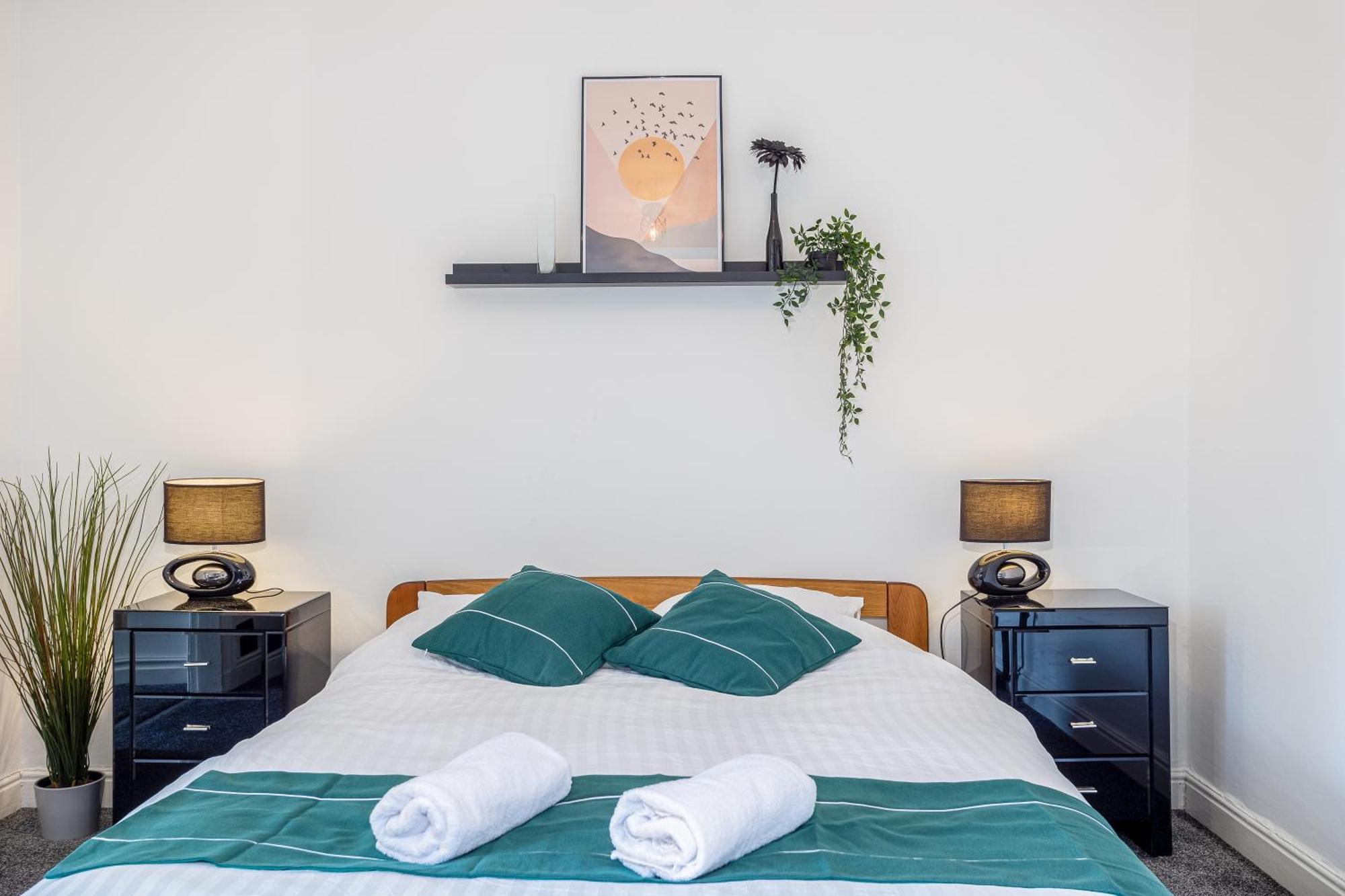 Coronation House By Yourstays - 3 Bedroom House In Newcastle-Under-Lyme Stoke-on-Trent Ngoại thất bức ảnh